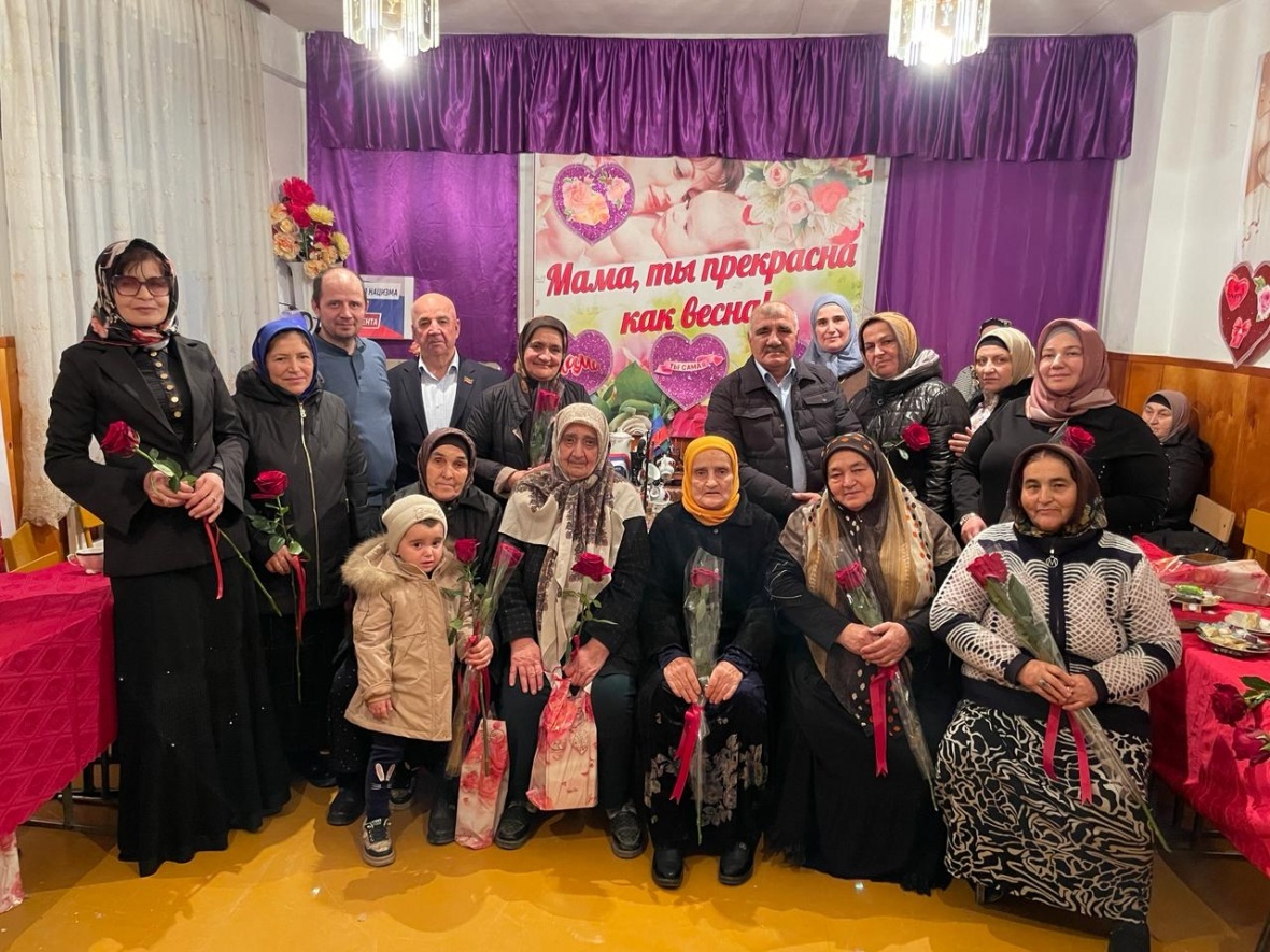 Председатель Собрания депутатов муниципального образования "Хасавюртовский район" Магомед Лабазанов принял участие на вечере – встрече «Святая должность на Земле!» приуроченный ко Дню матери