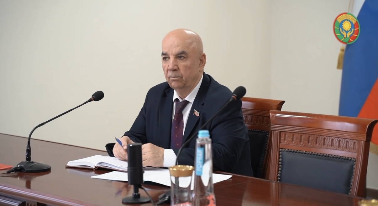 В Хасавюртовском районе обсудили ключевые задачи развития и благоустройства