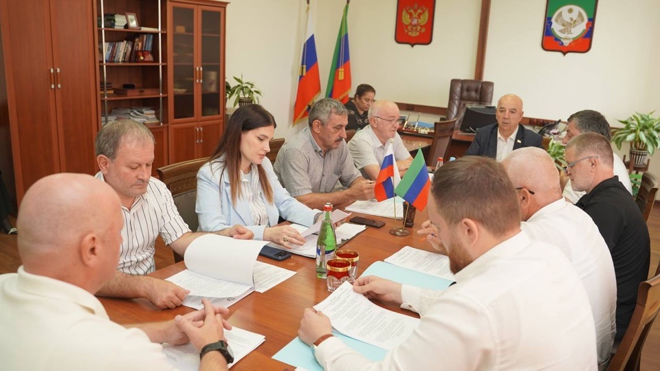 В Хасавюртовском районе состоялось заседание Совета Собрания депутатов муниципального района.