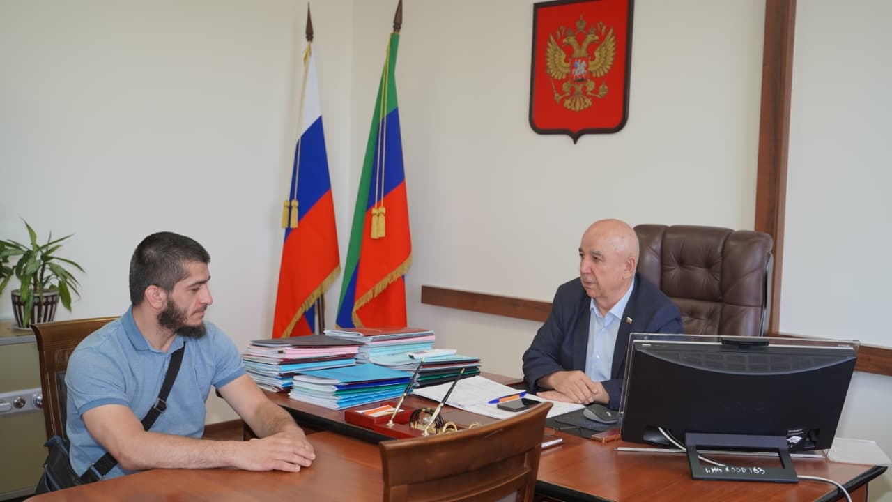 Председатель Собрания депутатов муниципального района встретился с депутатом селения Тукита, подписавшим контракт для участия в СВО.